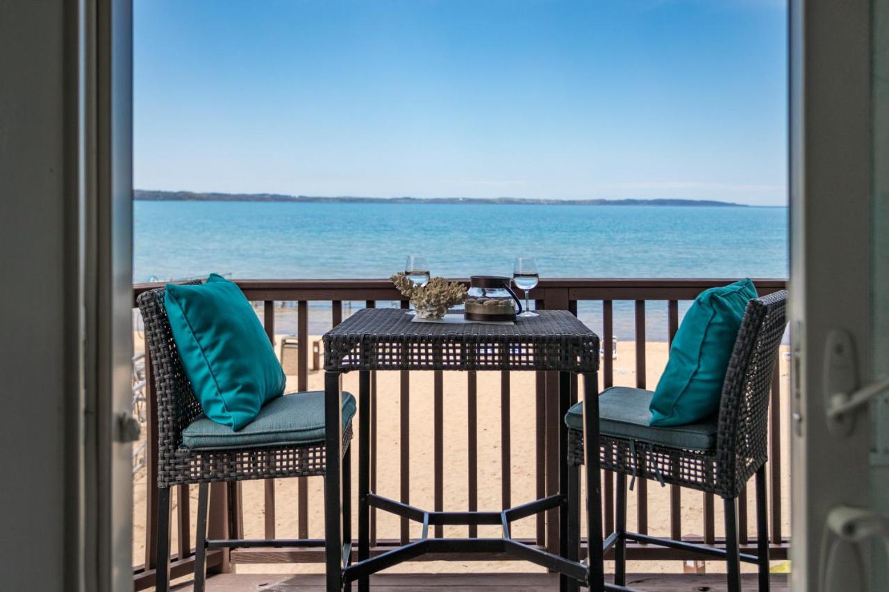 New Listing Beach Bliss 211! Stunning Bay View Траверс-Сіті Екстер'єр фото