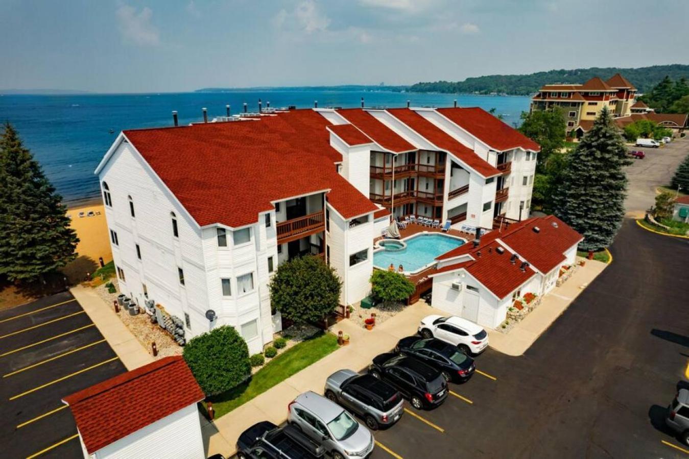 New Listing Beach Bliss 211! Stunning Bay View Траверс-Сіті Екстер'єр фото